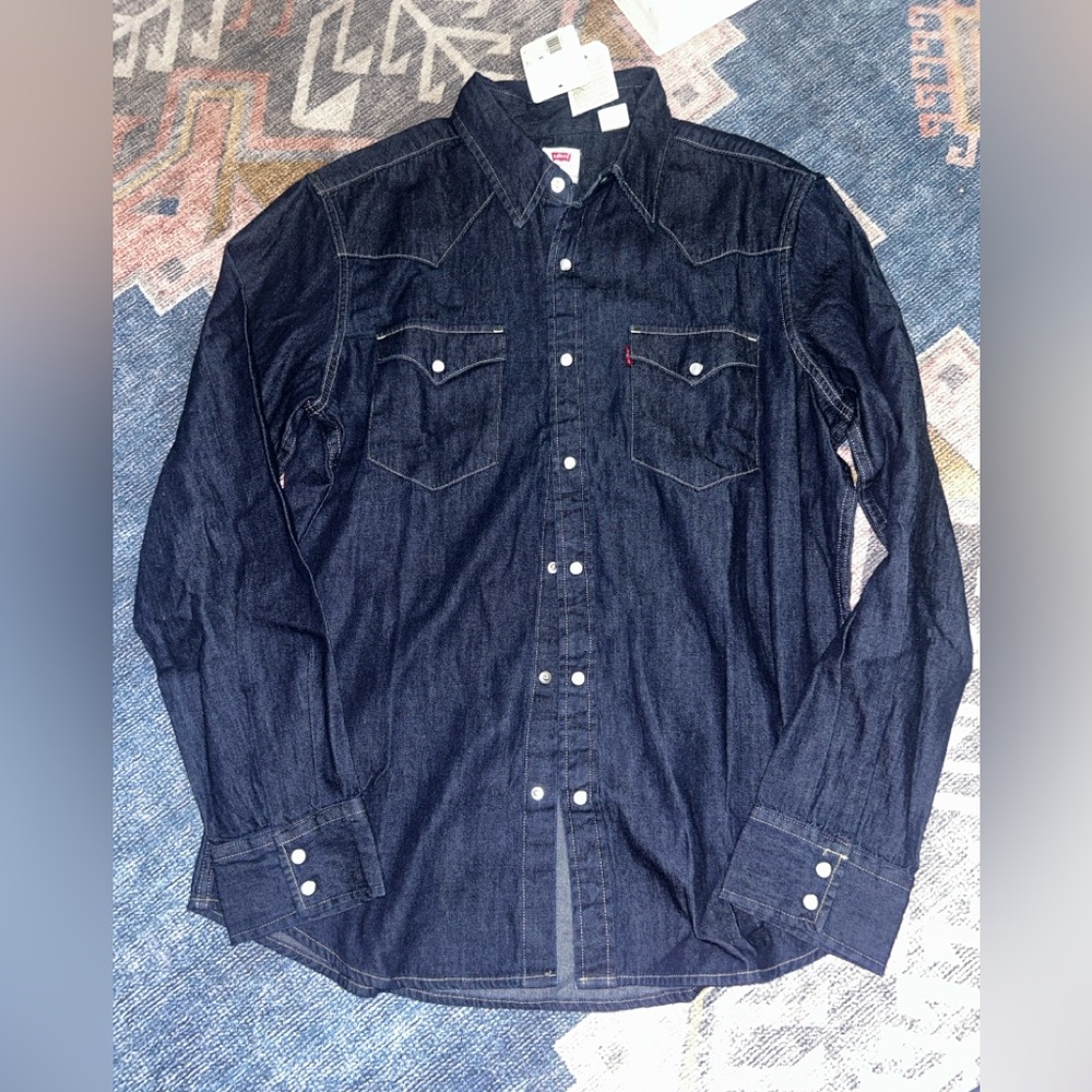 New with tags, the western Levi’s button up shirt